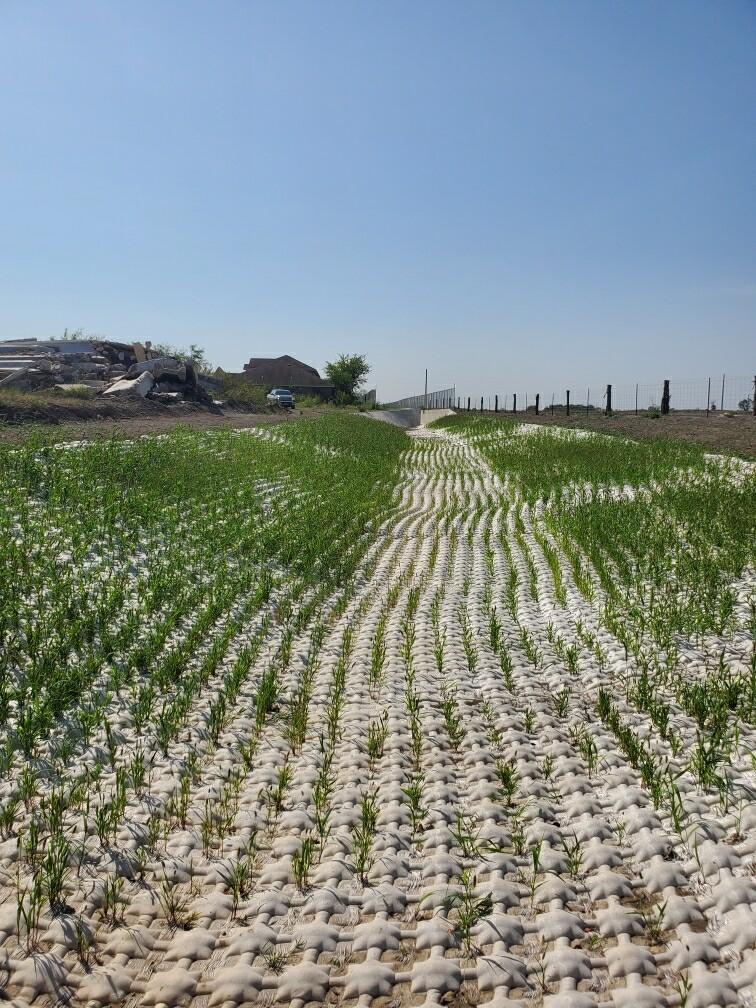 enviromat on side of runway